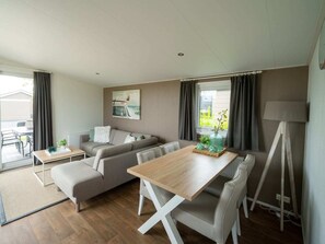 Chalet | Dining - Lakeside Escape Near Enkhuizen (Bovenkarspel)