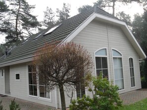 House | Exterior - Tidy Holiday Home With Dishwasher (Lochem)