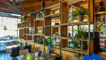 Chalet | Dining