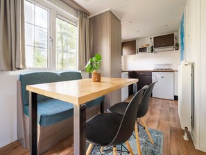 Chalet | Dining - Lovely Mobile Home Near Park De Veluwe (Otterlo)