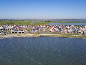 A coastal residential area with houses along the water's edge. - Holiday Home on the Markermeer Near Amsterdam (Uitdam)