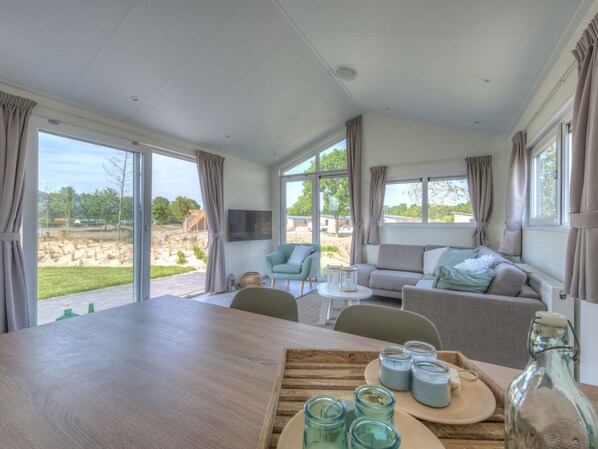 Chalet | Living room - Modern Chalet at 4.5 km. From Rockanje (Hellevoetsluis)