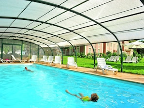 Outdoor pool - Comfortable Apartment With Terrace Near the Normandy Coast (Epreville)