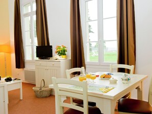 Dining - Comfortable Apartment With Terrace Near the Normandy Coast (Epreville)