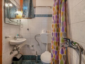 Shower, towels