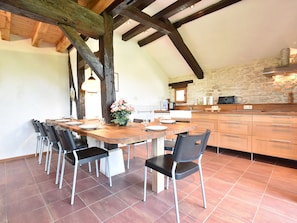 Dining - Cosy Holiday Home in Oussoy-en-gâtinais With Library (Oussoy-en-Gatinais)