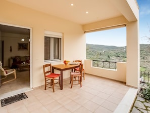 Balcony - Delightful Farmhouse in Aski With Garden (Minoa Pediada)