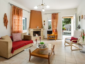 Living room - Delightful Farmhouse in Aski With Garden (Minoa Pediada)