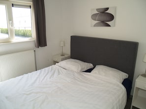 3 bedrooms, individually furnished, Internet, bed sheets - Tidy Furnished Chalet With a Dishwasher (Lochem)