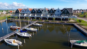 Spacious Holiday Home Near Amsterdam