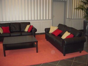 Reception - Comfortable Castle Apartment Located Near the Normandy Coast (Epreville)