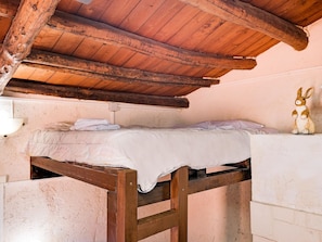 1 bedroom, bed sheets