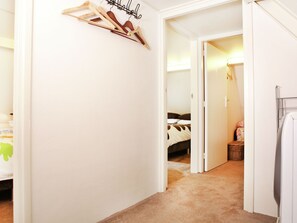 4 bedrooms, individually furnished, bed sheets - Comfortable Holiday Home in Haaren North Brabant With Sauna (Haaren)