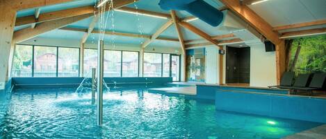 Villa | Piscina | Una piscina al aire libre