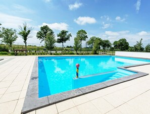 House | Pool | Outdoor pool - Drenthe Family Getaway w/ Garden (West-Graftdijk)