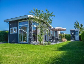 House | Garden - Drenthe Family Getaway w/ Garden (West-Graftdijk)