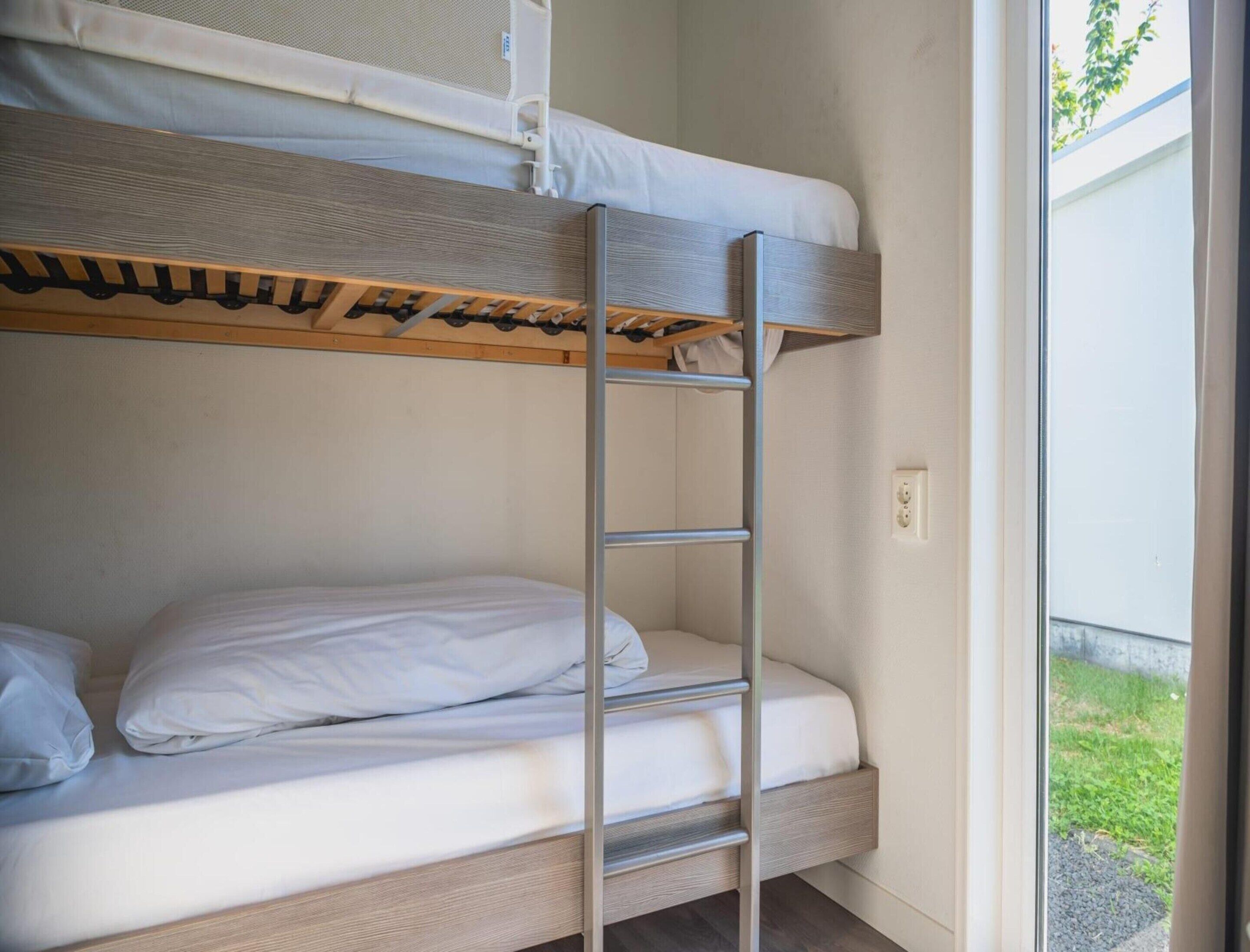 House | 3 bedrooms, individually furnished, bed sheets