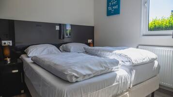 House | 3 bedrooms, individually furnished, bed sheets