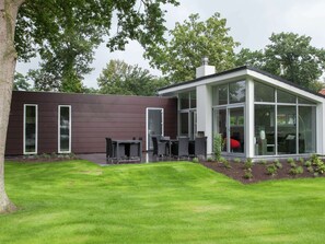 Chalet | Exterior - Family Getaway w/ Garden (West-Graftdijk)