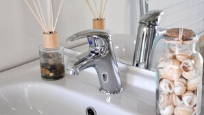 Shower - Compact, Modern Lodge Nearby the Markermeer (Bovenkarspel)