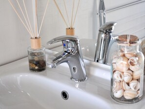 Bathroom - Compact, Modern Lodge Nearby the Markermeer (Bovenkarspel)