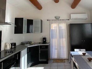 Dining - Lovely Holiday Home in Marseille With Balcony (Marseille)