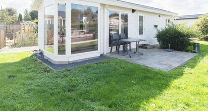 Chalet w/ Garden in Zaan Style