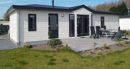 Chalet w/ Garden in Zaan Style