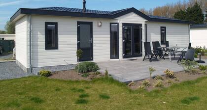 Chalet w/ Garden in Zaan Style