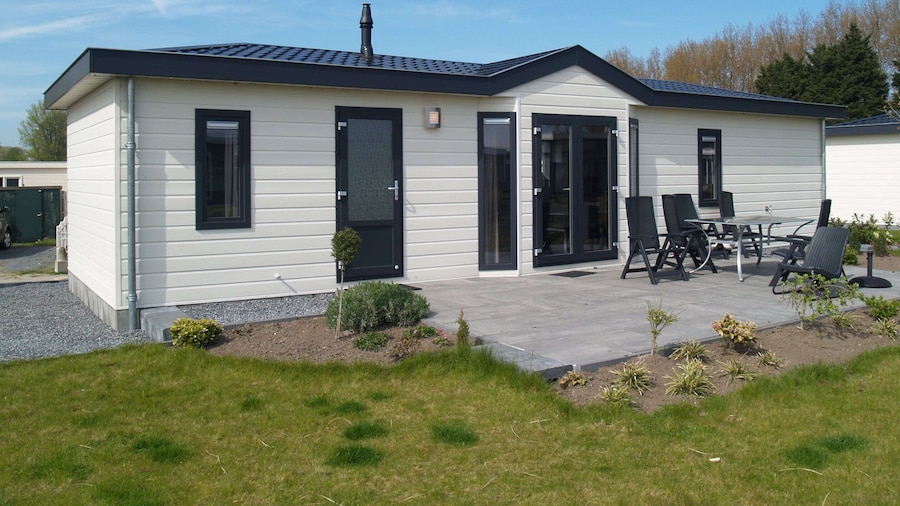 Chalet w/ Garden in Zaan Style