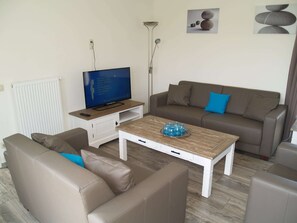 Living room - Chalet w/ Garden in Zaan Style (West-Graftdijk)