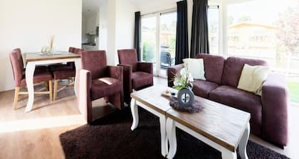 Chalet w/ Garden in Zaan Style