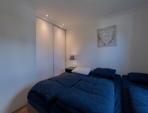 House | 3 bedrooms, individually furnished, bed sheets - Chalet w/ Garden in Zaan Style (West-Graftdijk)