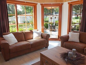 House | Living room - Wooden Chalet With Terrace and Microwave (Brunssum)