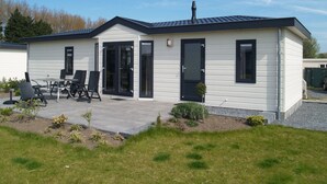 Chalet | Exterior - Well-kept Chalet Near the Biesbosch (Dordrecht)