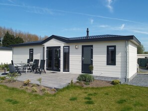 Chalet | Exterior - Well-kept Chalet Near the Biesbosch (Dordrecht)