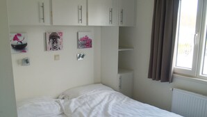 Chalet | 3 bedrooms, individually furnished, bed sheets - Well-kept Chalet Near the Biesbosch (Dordrecht)