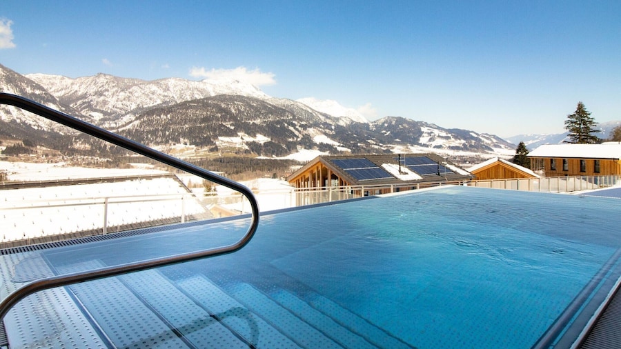 Luxury Chalet in Ennsling near Schladming with Private Spa