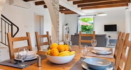 Quaint Holiday Home near Buzet with Terrace