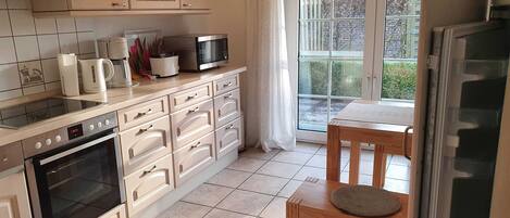 Fridge, oven, dishwasher, highchair