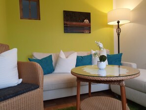 Unclassified image, 3 of 25, button