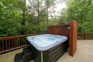 Outdoor spa tub - Retreat 52 - Family retreat / Innsbruck GolfResort (Helen)
