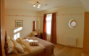 Departamento, 2 habitaciones, balcón | Escritorio y wifi gratis 