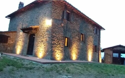 Independent farmhouse from the 1200s, use exclusive, Chianti 20km from Florence