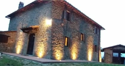 Independent farmhouse from the 1200s, use exclusive, Chianti 20km from Florence