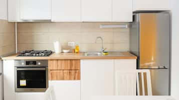 Departamento familiar | Cocina privada | Refrigerador con congelador, horno, parrilla de estufa y lavavajillas