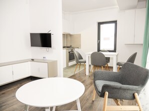Deluxe Apartment | Living area | Flat-screen TV - Clement Apartments (Piatra Neamt)