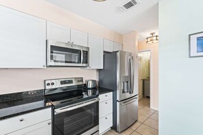 Refrigerador, microondas, horno y lavavajillas