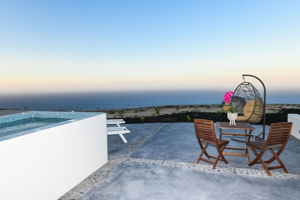 Luxury Villa (Efis Home 3) | Private spa tub