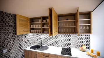 Fridge, stovetop, electric kettle, cookware/dishes/utensils